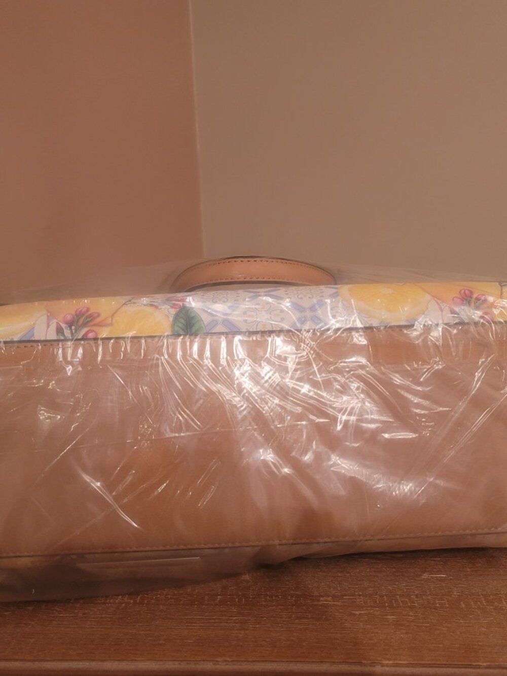 Giani Bernini - Lemon Print Saffiano Medium Book Tote/Purse. Brand new. - Picture 6 of 7